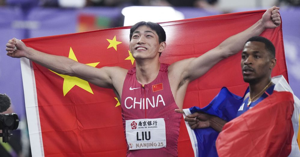 来看中国女足的比赛遇到了前男足主教练扬科维奇